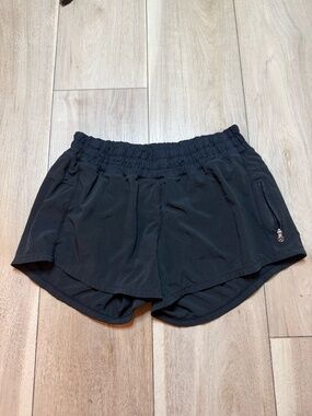 Lululemon Black Low Rise Speed Running Shorts Women’s Size 6 Zip Pocket